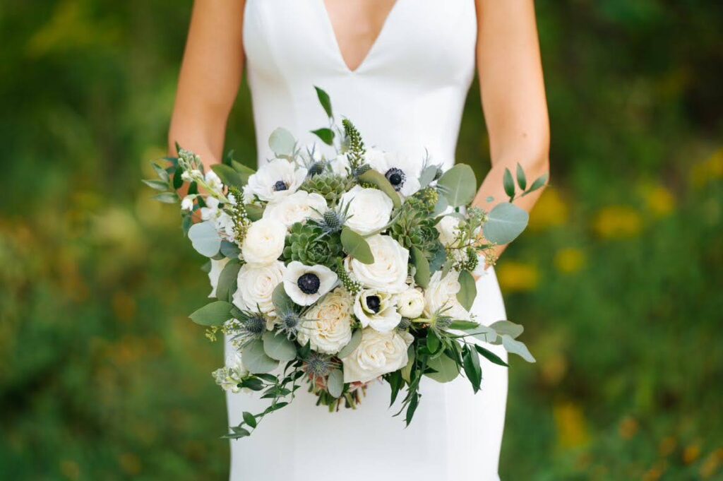 white bouquet with anemones 